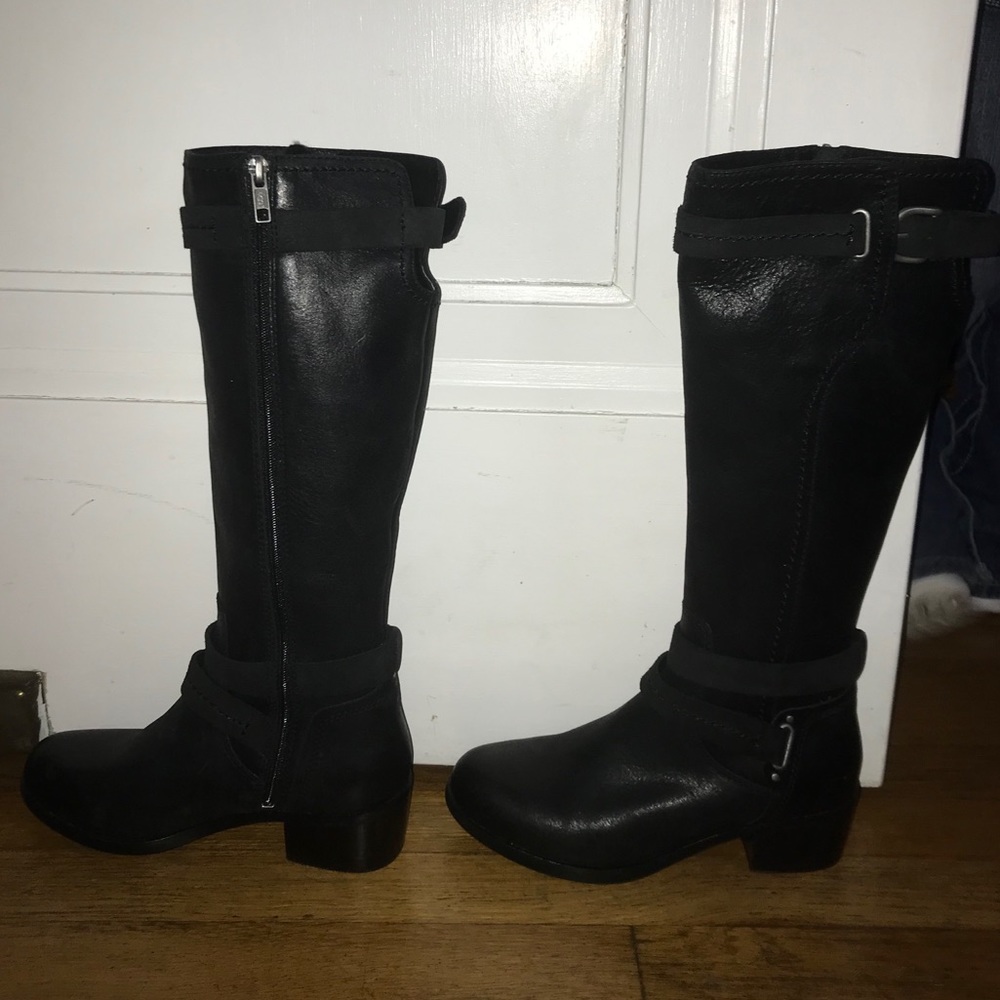 New ugg black leather cyndee boots lamb fur 5.5